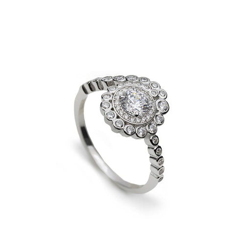 Anillo de plata circular con circonita al rededor de una pieza central-LINEARGENT