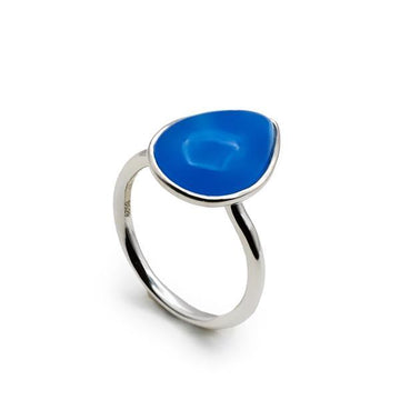 Anillo de plata con piedra azul en forma de gota