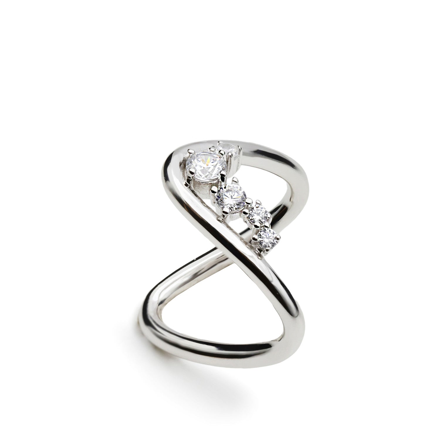 Anillo de plata curbado con circonitas