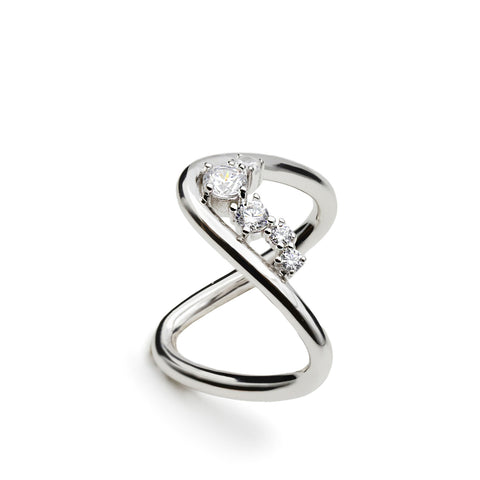 Anillo de plata curbado con circonitas