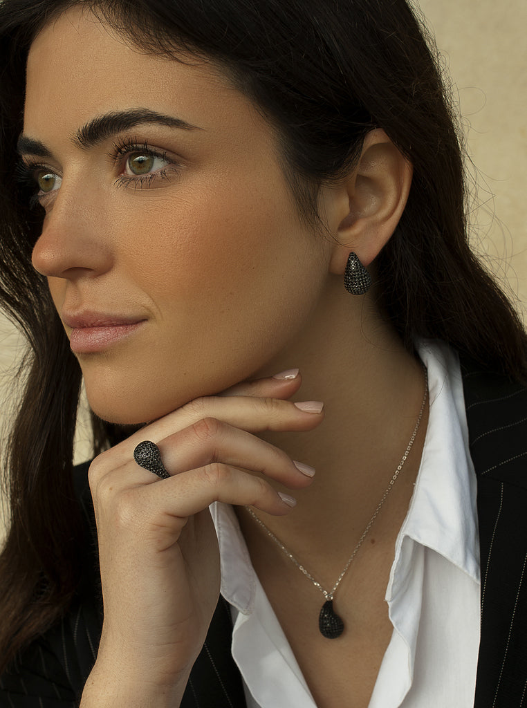 Anillo de plata en forma de gota mini con circonita negra