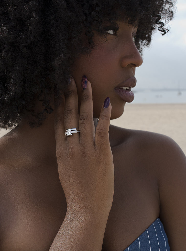 bague de argent géométrique avec zircons