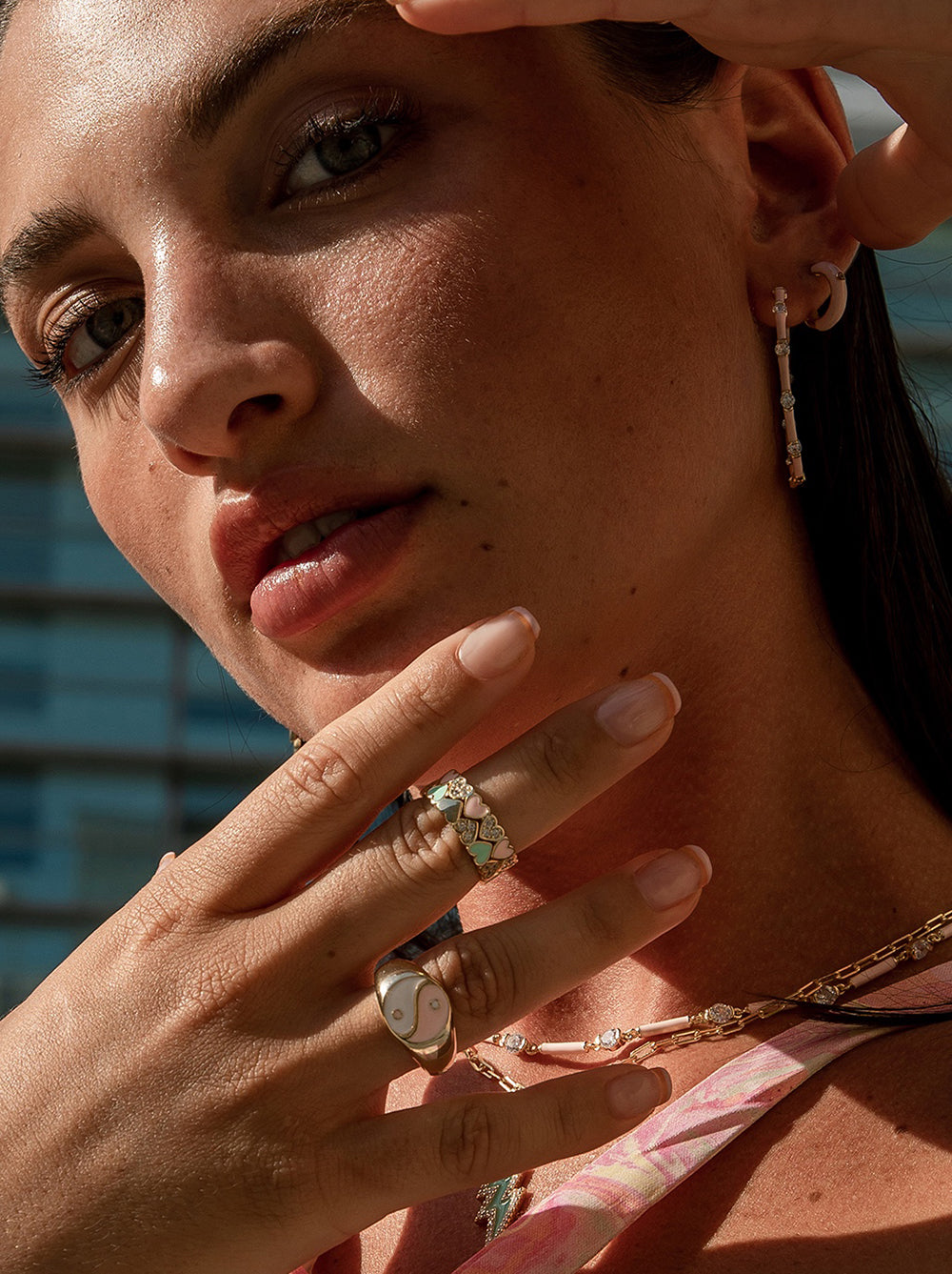 Anillo esmalte diseño de corazones verde menta y circonitas