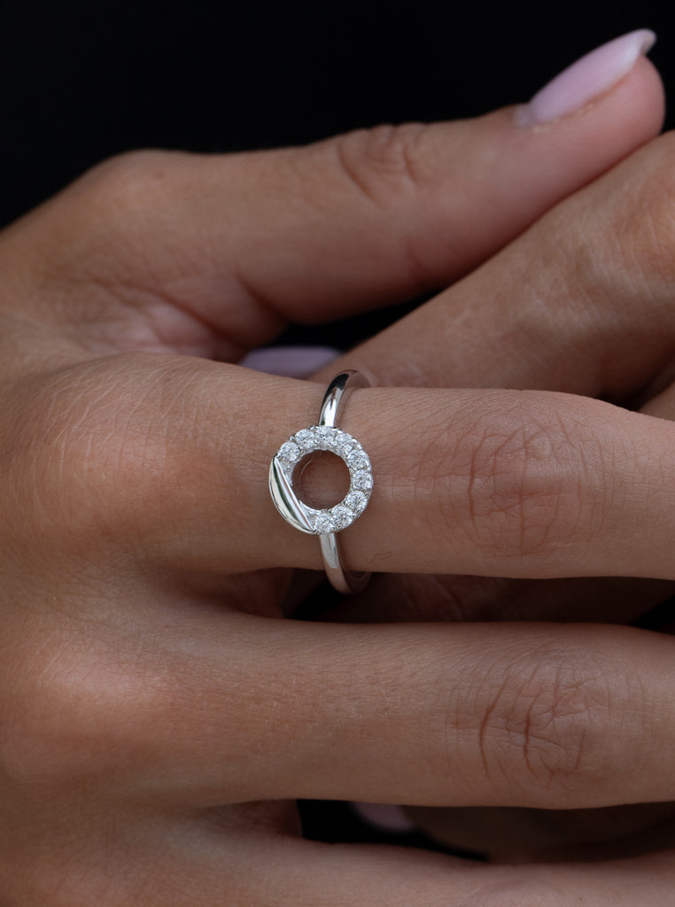 Anillo fino con circulo tipo donut