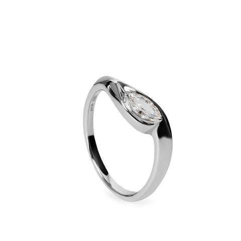 Anillo fino de plata con circonita talla marquesa
