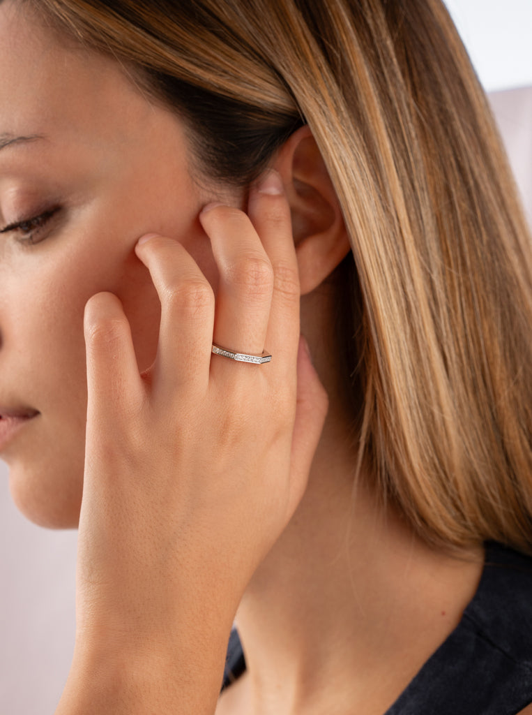 bague fino de argent avec zircons style hexagonal