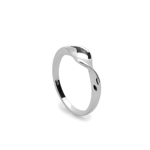 Anillo fino de plata lisa diseño enredado