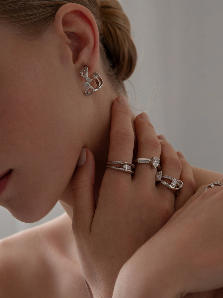 Anillo fino doble de plata con circonita talla marquesa