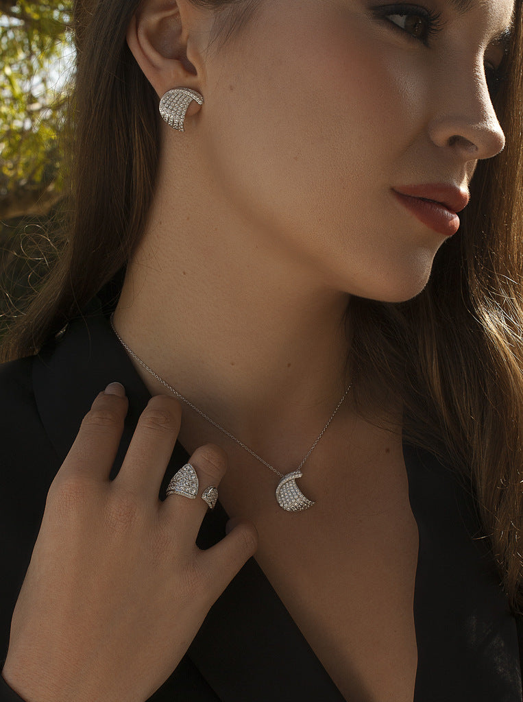 Anillo grande de plata con circonitas diseño abierto