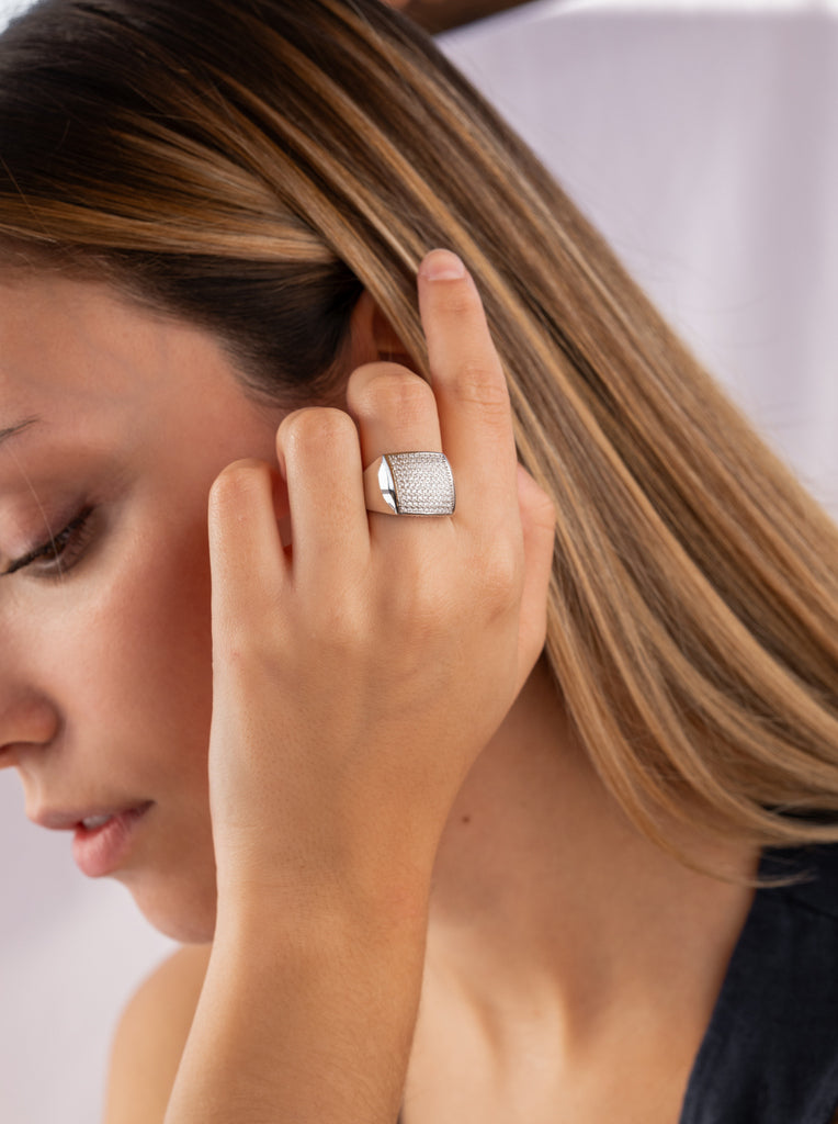 Anillo grande de plata con circonitas diseño ancho-LINEARGENT