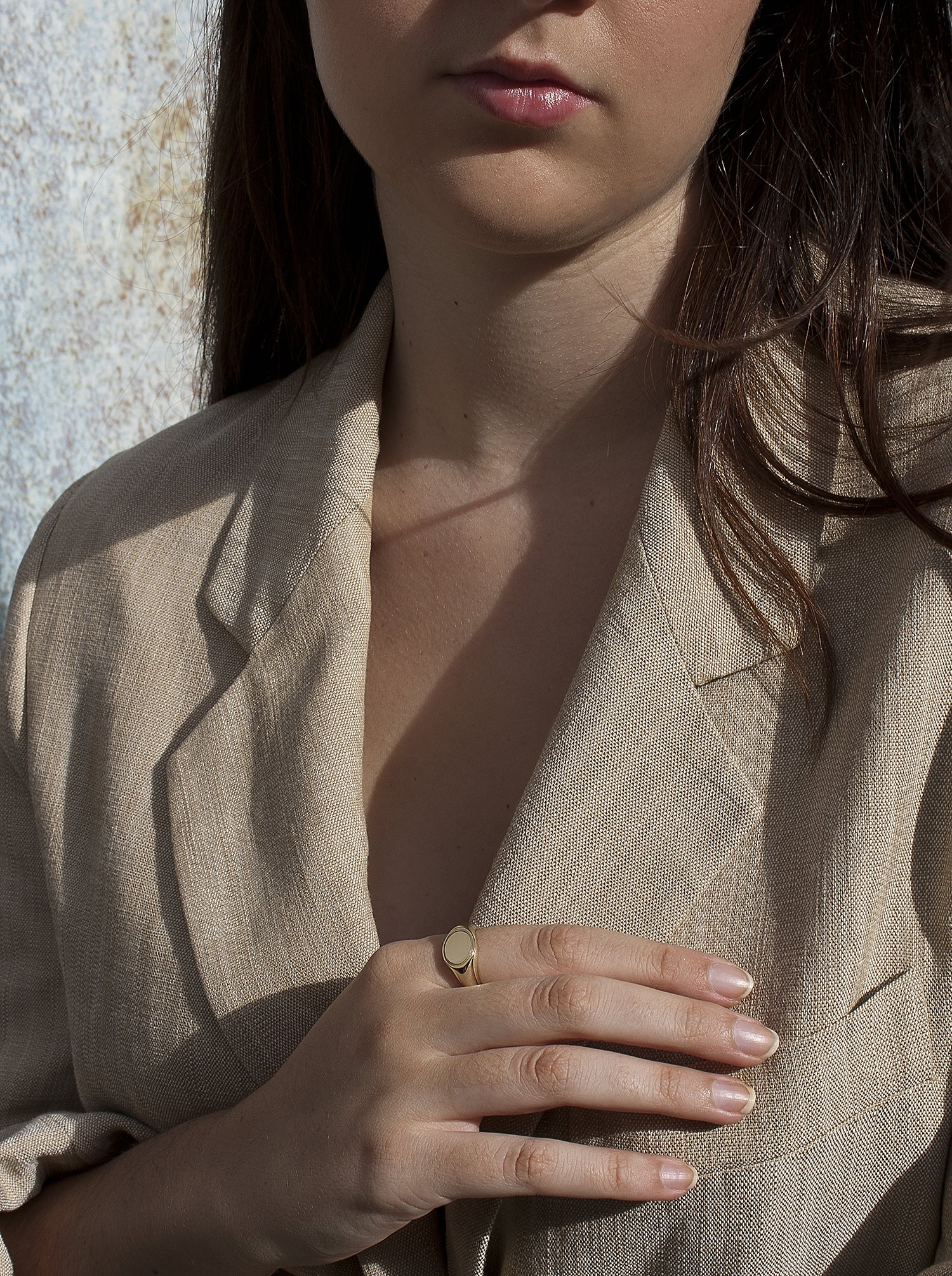 Anillo sello de plata bañada en oro diseño redondo