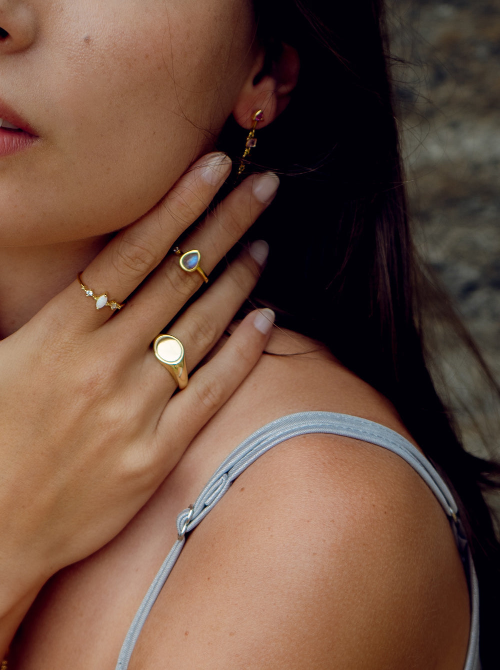 Anillo sello de plata bañada en oro diseño redondo