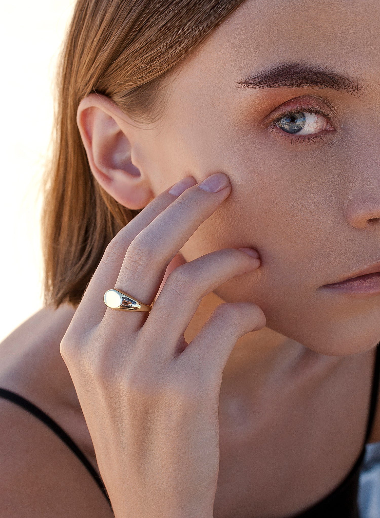 Anillo sello de plata lisa bañada en oro