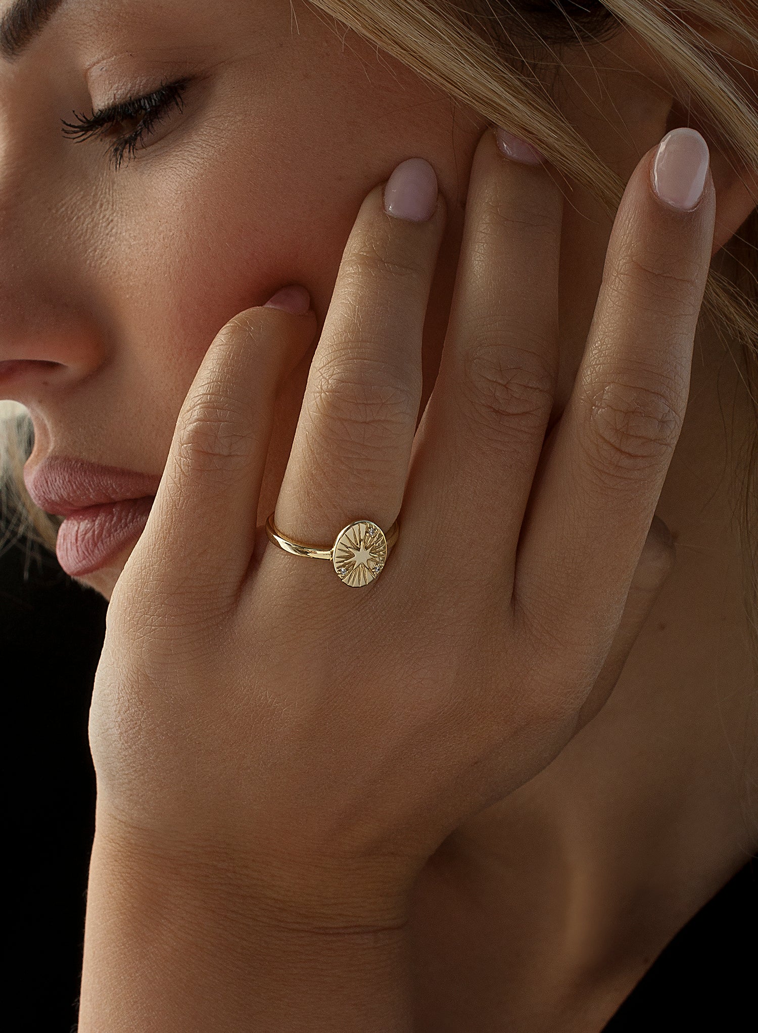 Anillo sello en plata dorado diseño estrella-LINEARGENT