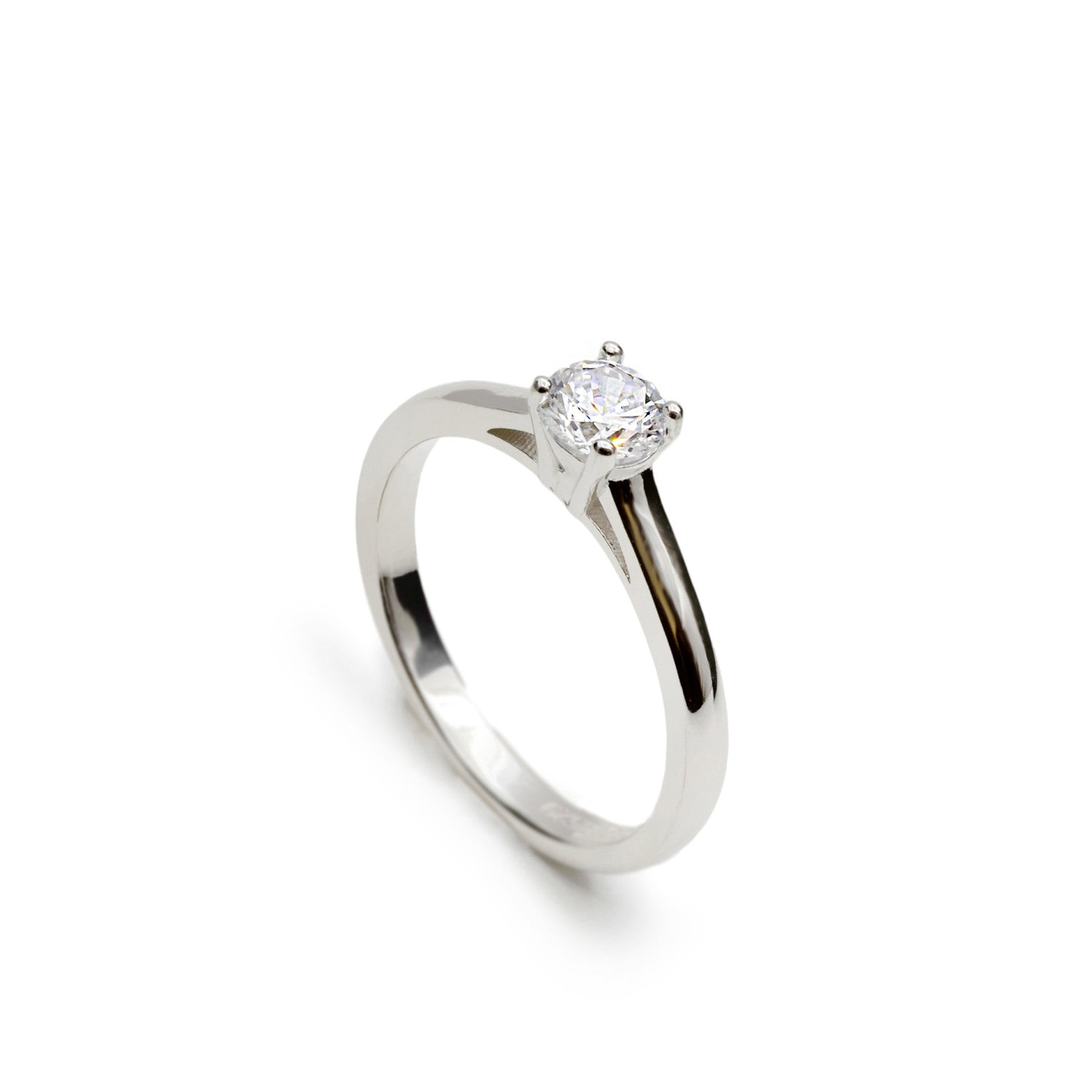 bague solitaire de argent avec zircon en LINEARGENT