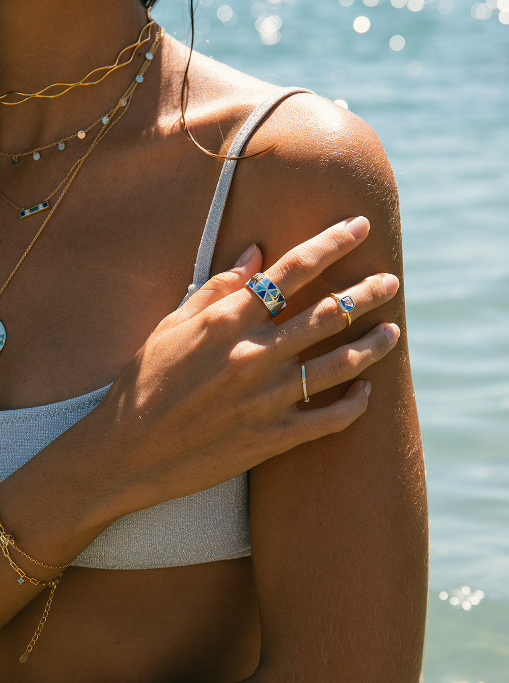 Anillos anchos con lapislazuli y circonitas bañado en oro-LINEARGENT