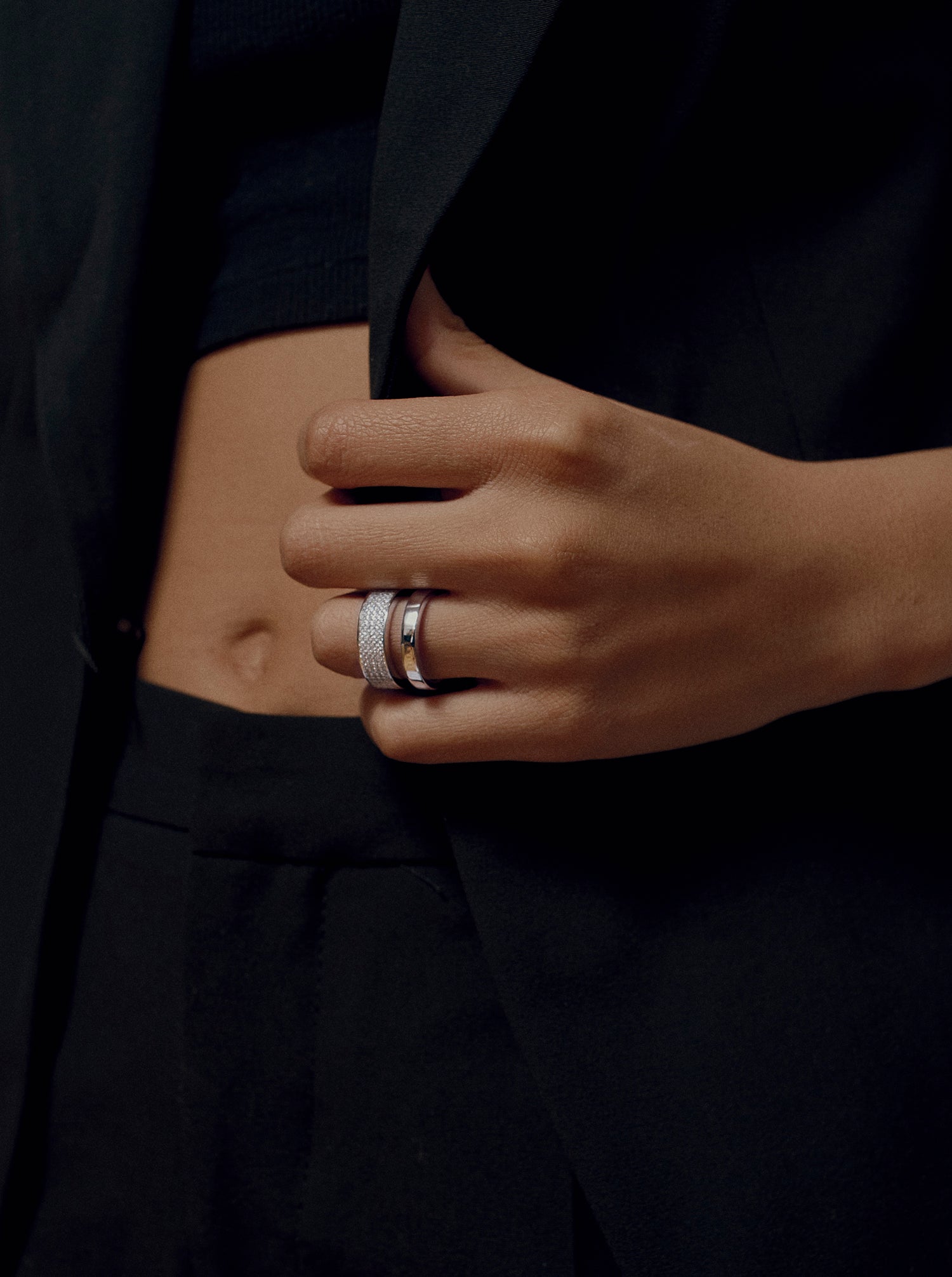 bagues larges de argent design double et zircons