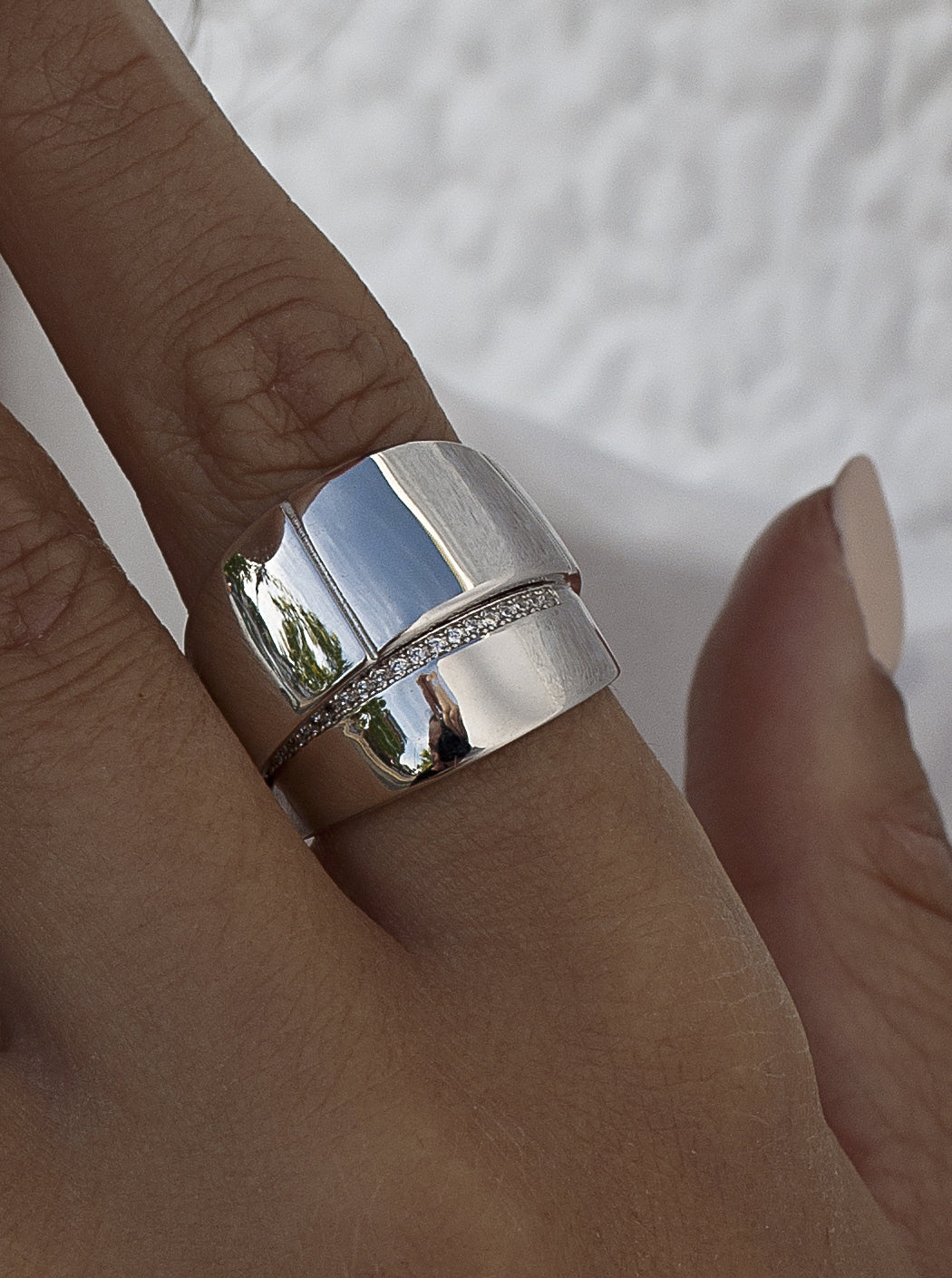 Rings wide design from double circle with zirconias rail