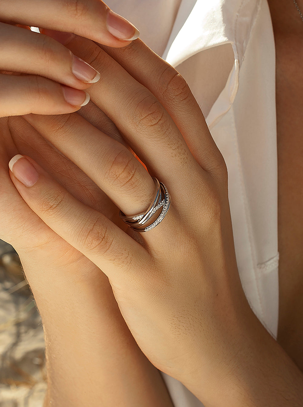 Anillos anchos diseño de varios raíles con circonitas