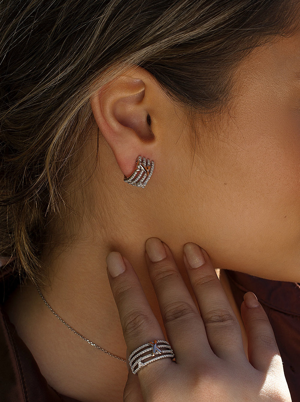 Silverzirconias Rings  with cross-stapled clasp