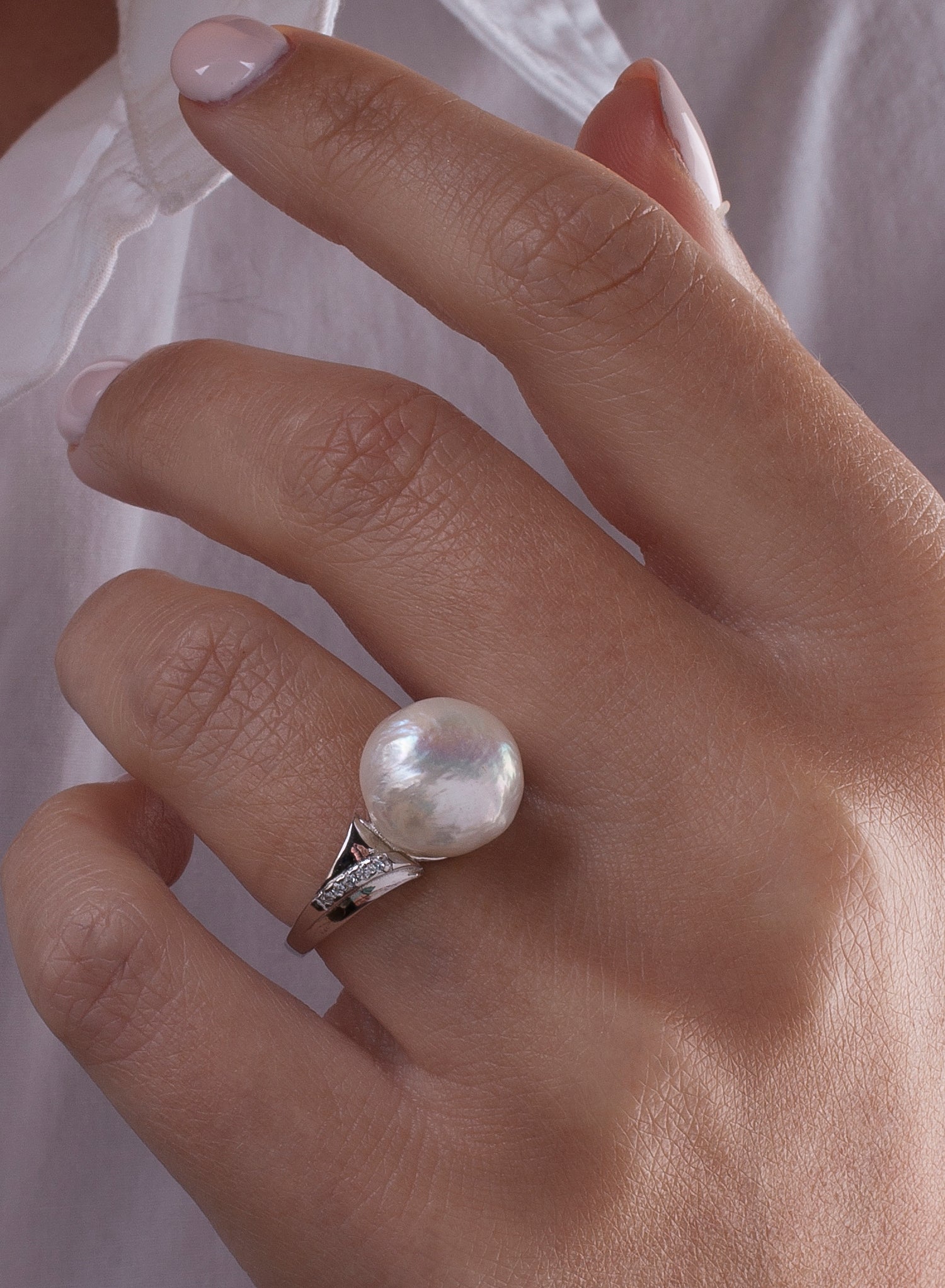 Anillos con perlas de plata detalle de circonitas-LINEARGENT