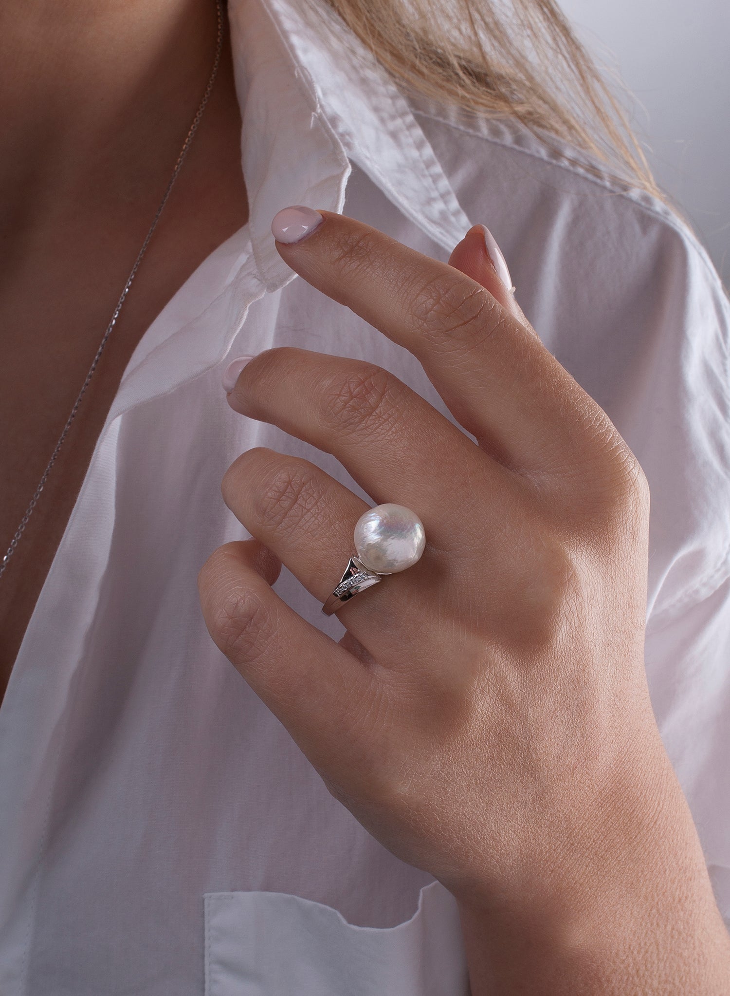 Anillos con perlas de plata detalle de circonitas