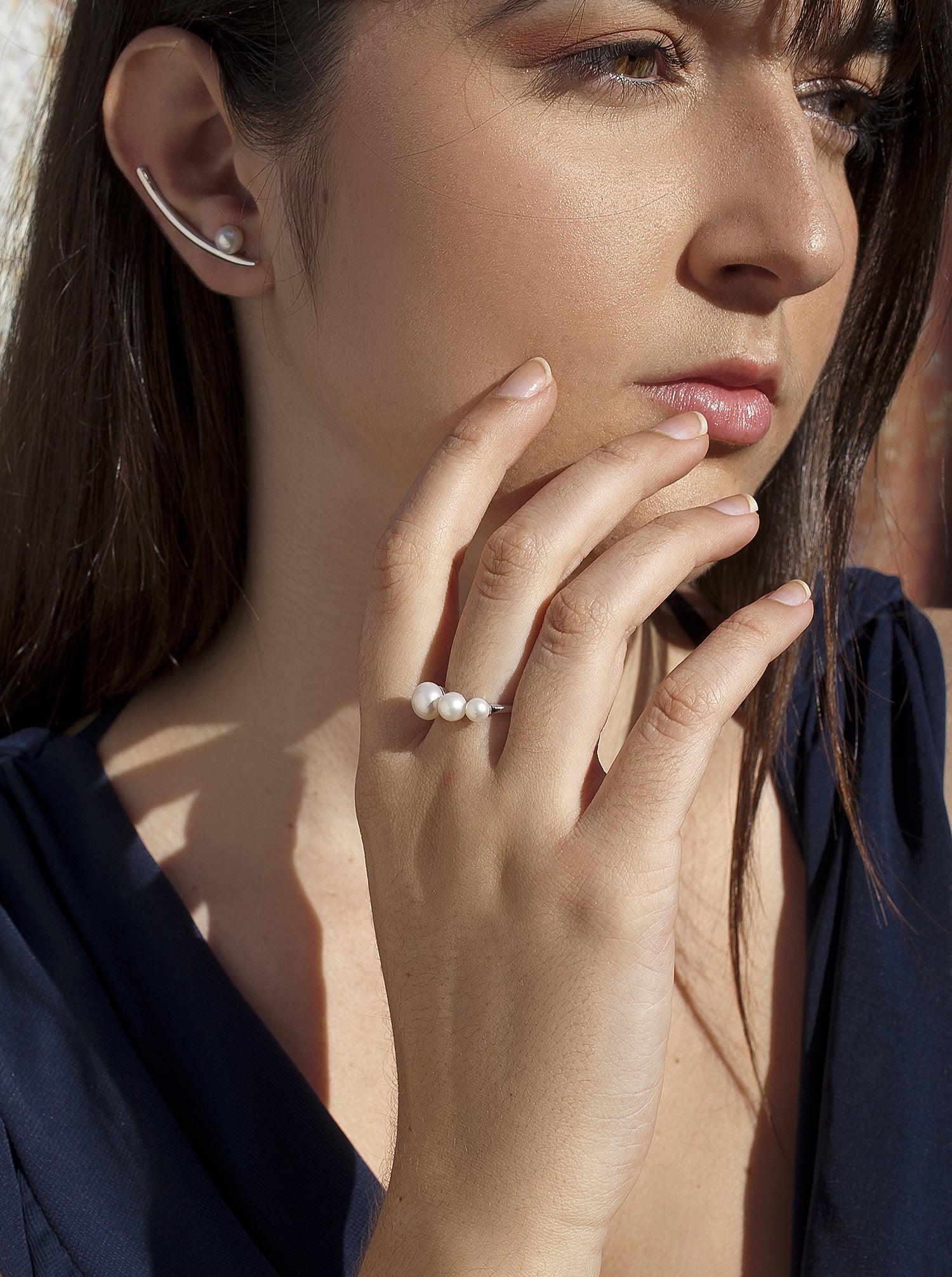 Anillos con perlas de plata diseño lineal con triple perla-LINEARGENT