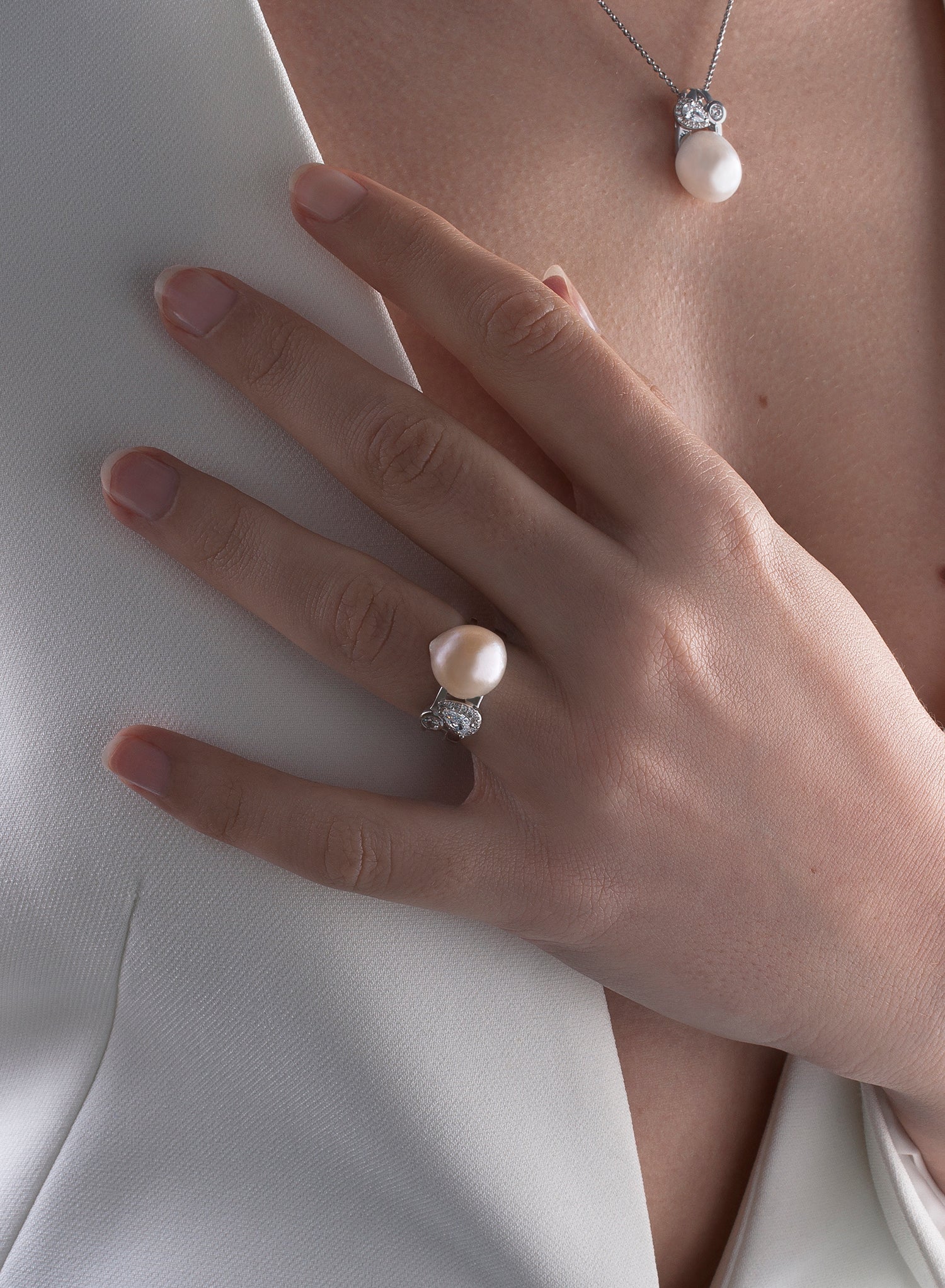 Rings with pearls design double with quartz adamantine