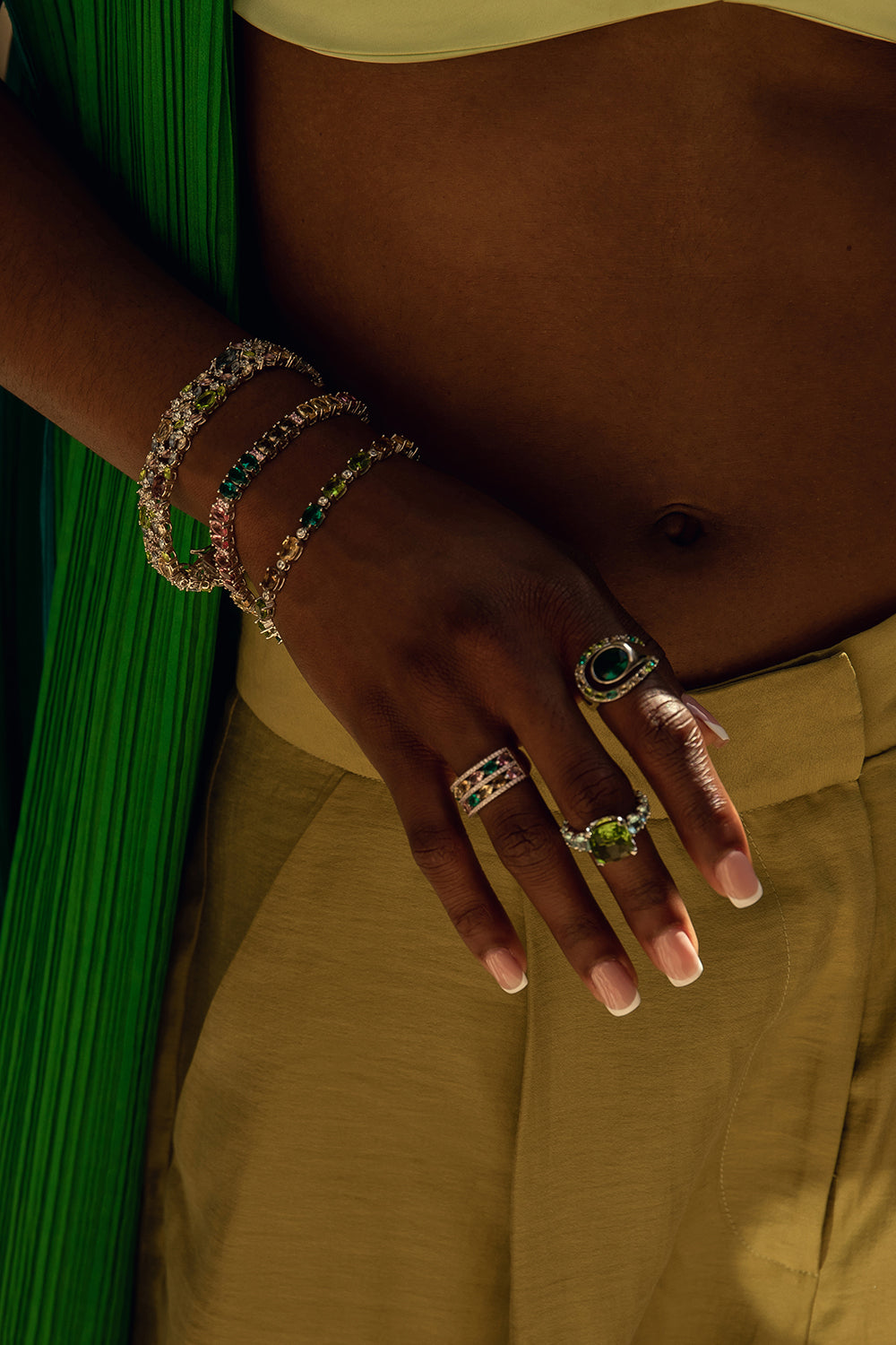 Anillos con piedras de colores diseño de gema central-LINEARGENT