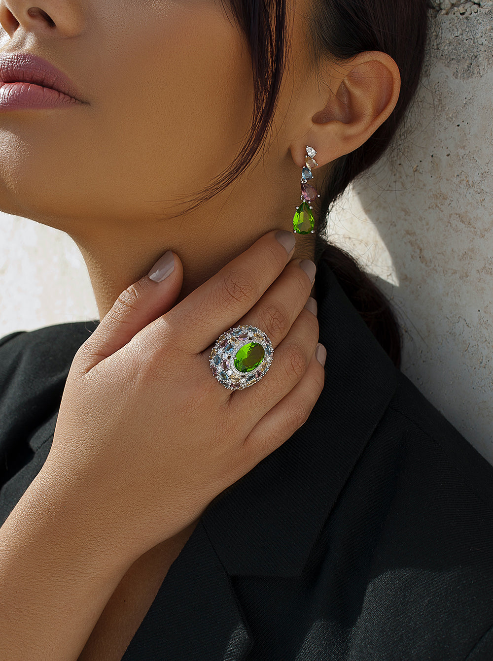 Anillos con piedras de colores en diferentes tonos