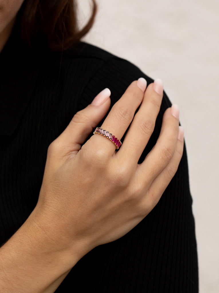 Anillos con piedras de plata en tonos rosas talla baguette-LINEARGENT