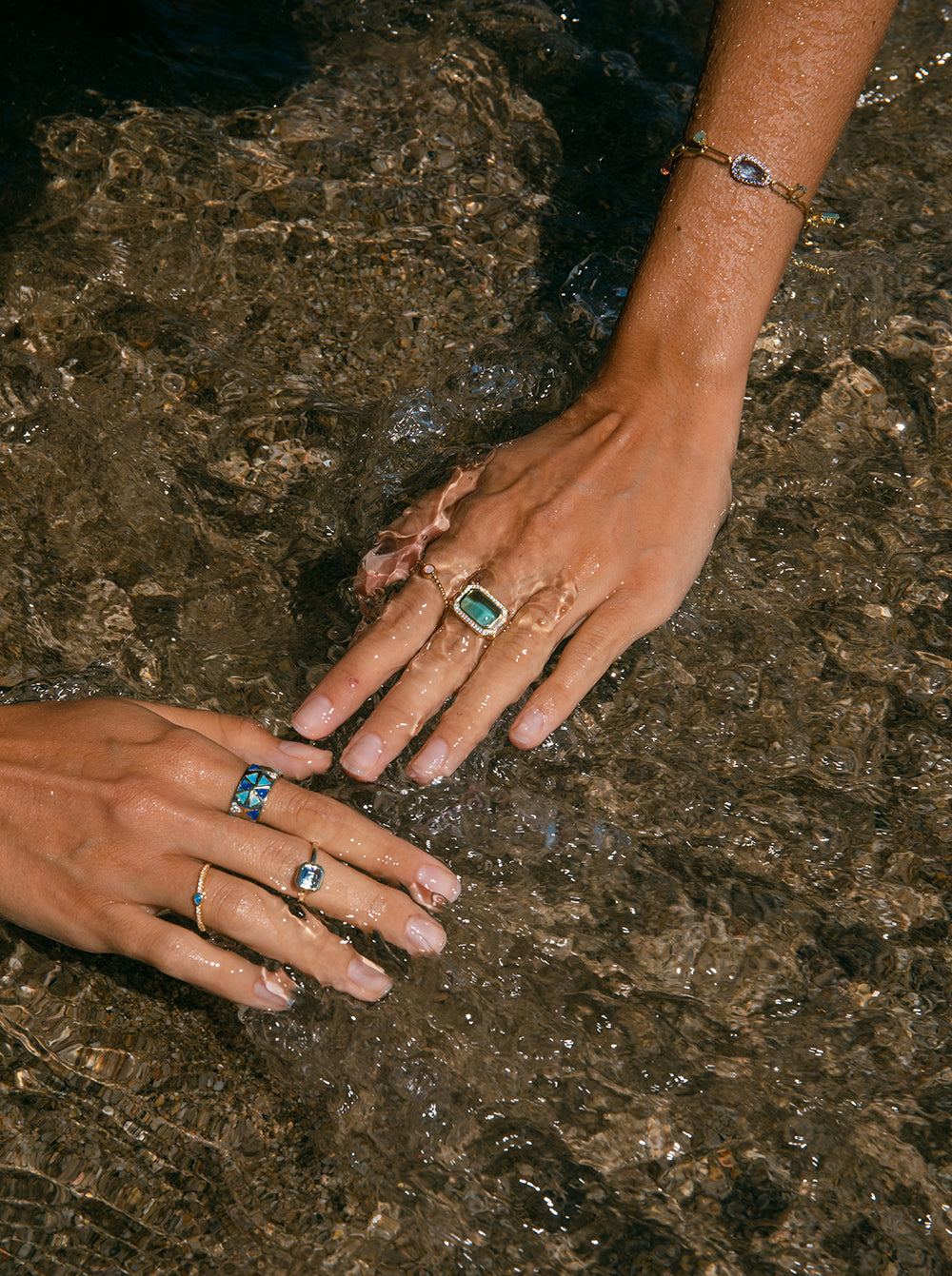 Rings with stones of silver size radiant tone sapphire and zirconias