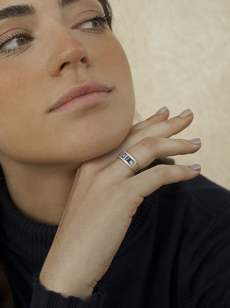 Anillos con piedras diseño carril de gemas mutlicolor