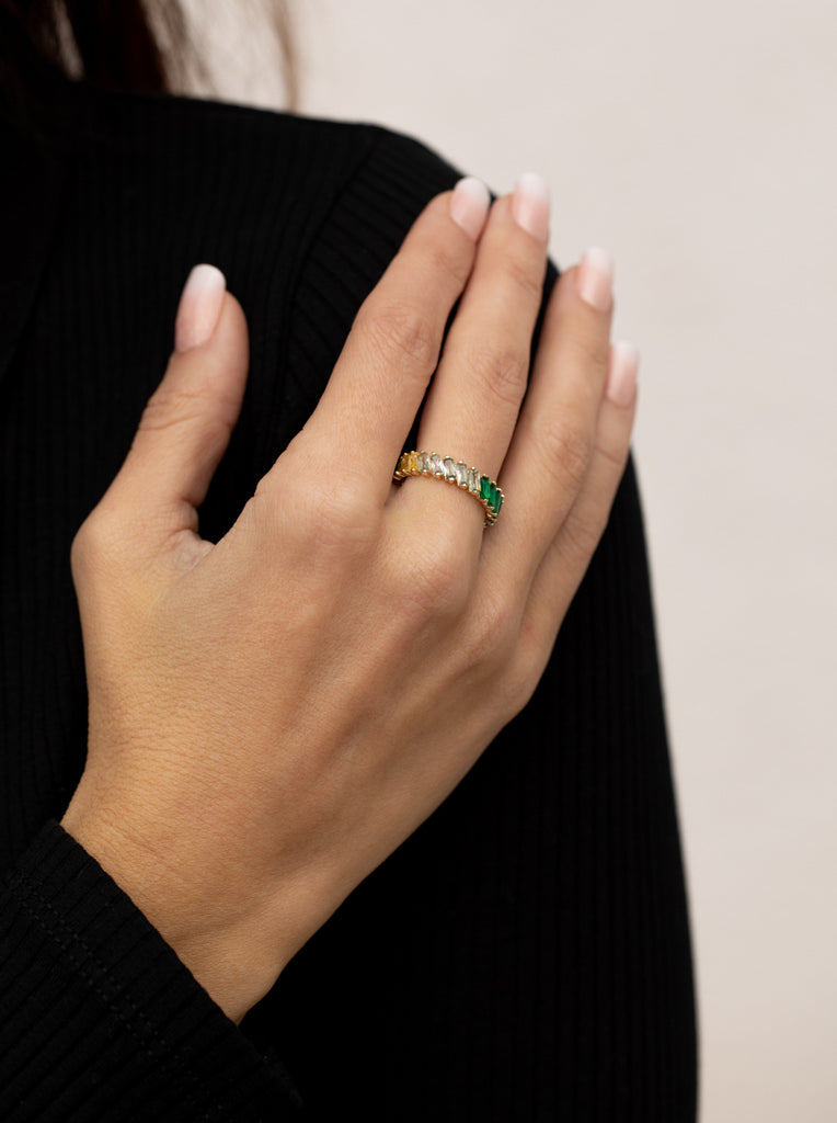 Anillos con piedras en tonos verdes talla baguette-LINEARGENT