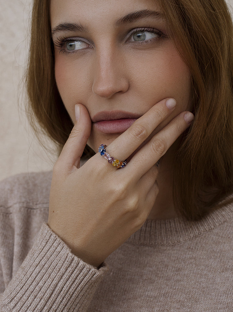 Anillos con piedras multicolor diseño romántico