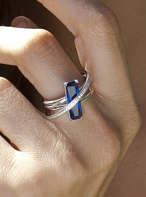 Anillos con piedras talla esmerlada tono zafiro