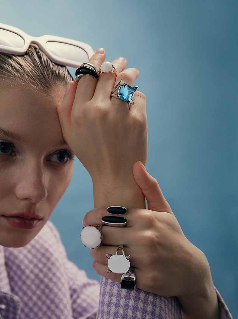 Anillos con piedras tono blanco de estilo elegante