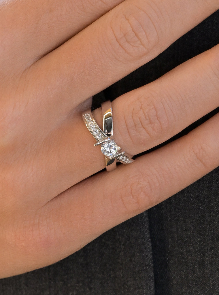 Anillos criconitas de plata con diseño cruzado