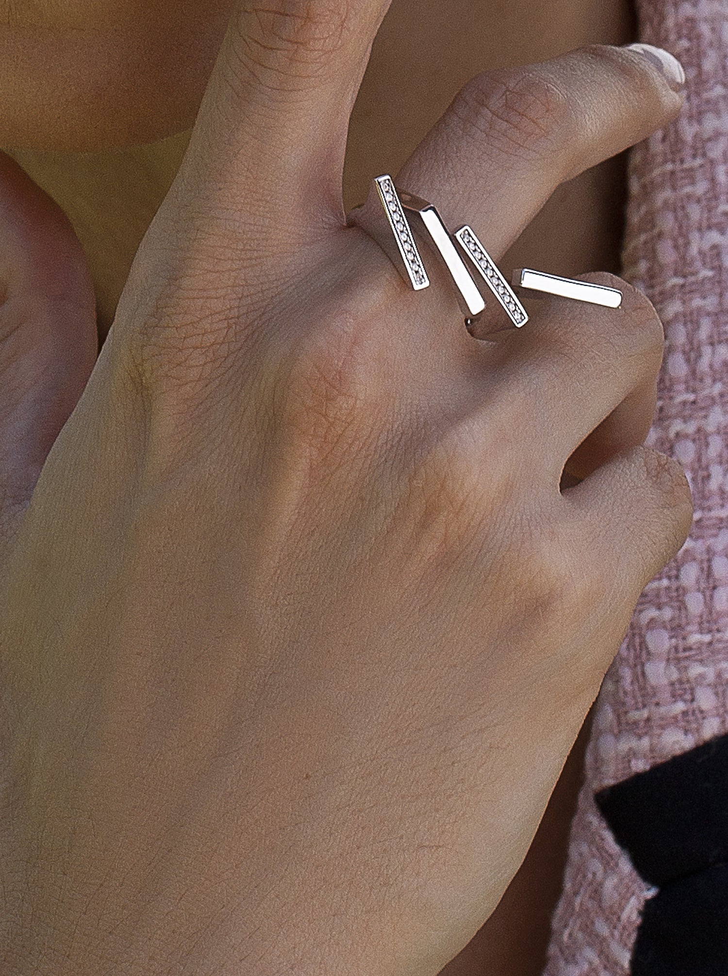 Anillos de diseño de plata escalonado con circonitas