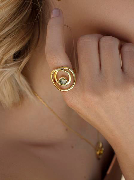 Rings of design spiral with zirconia zirconia Green