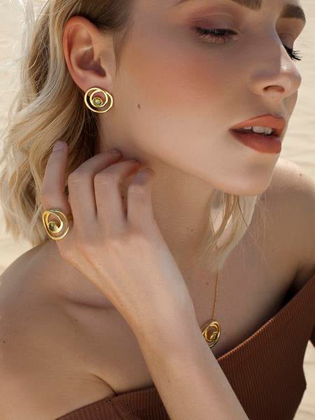 Rings of design spiral with zirconia zirconia Green