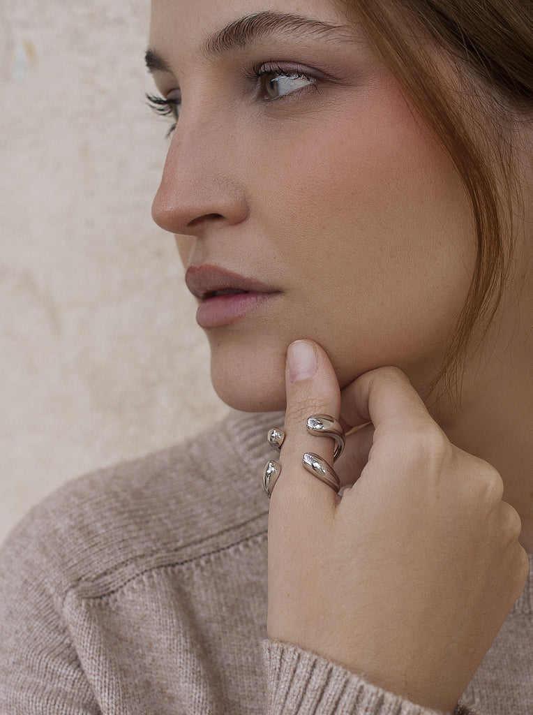 Anillos de diseño estilo líquido con cuatro garras