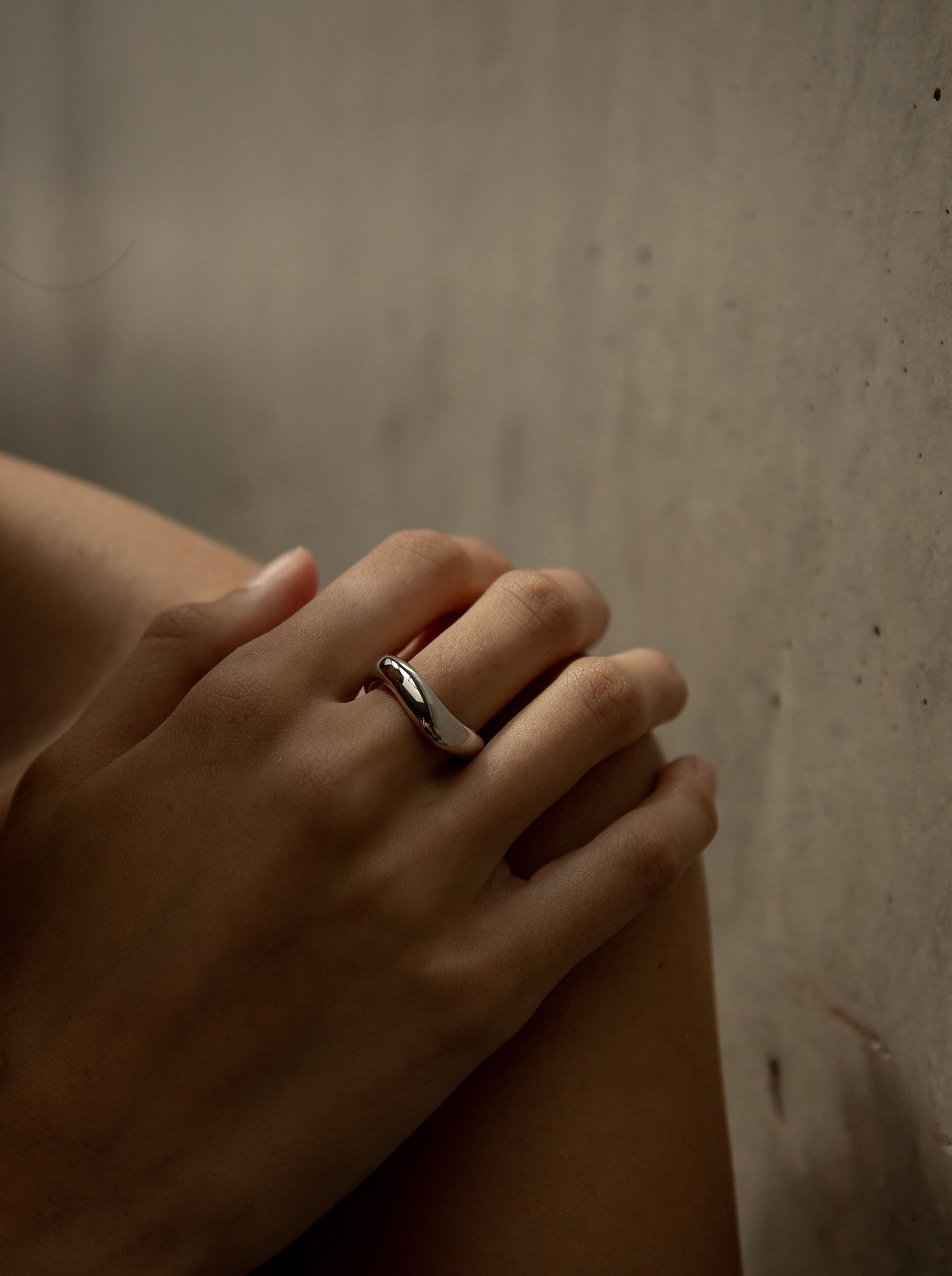 Anillos de diseño irregular en plata lisa-LINEARGENT