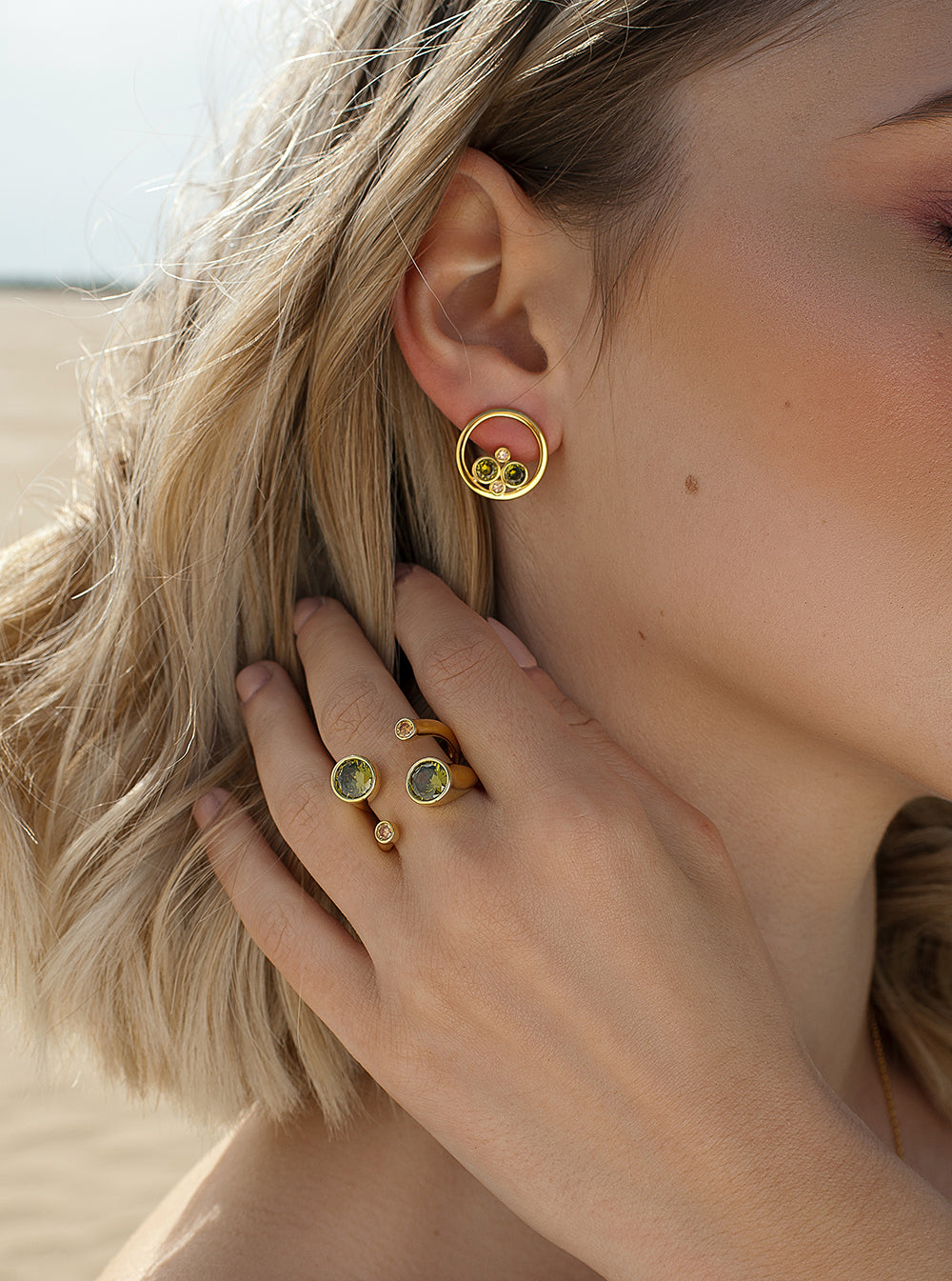 Anillos de diseño naturaleza con gemas verdes