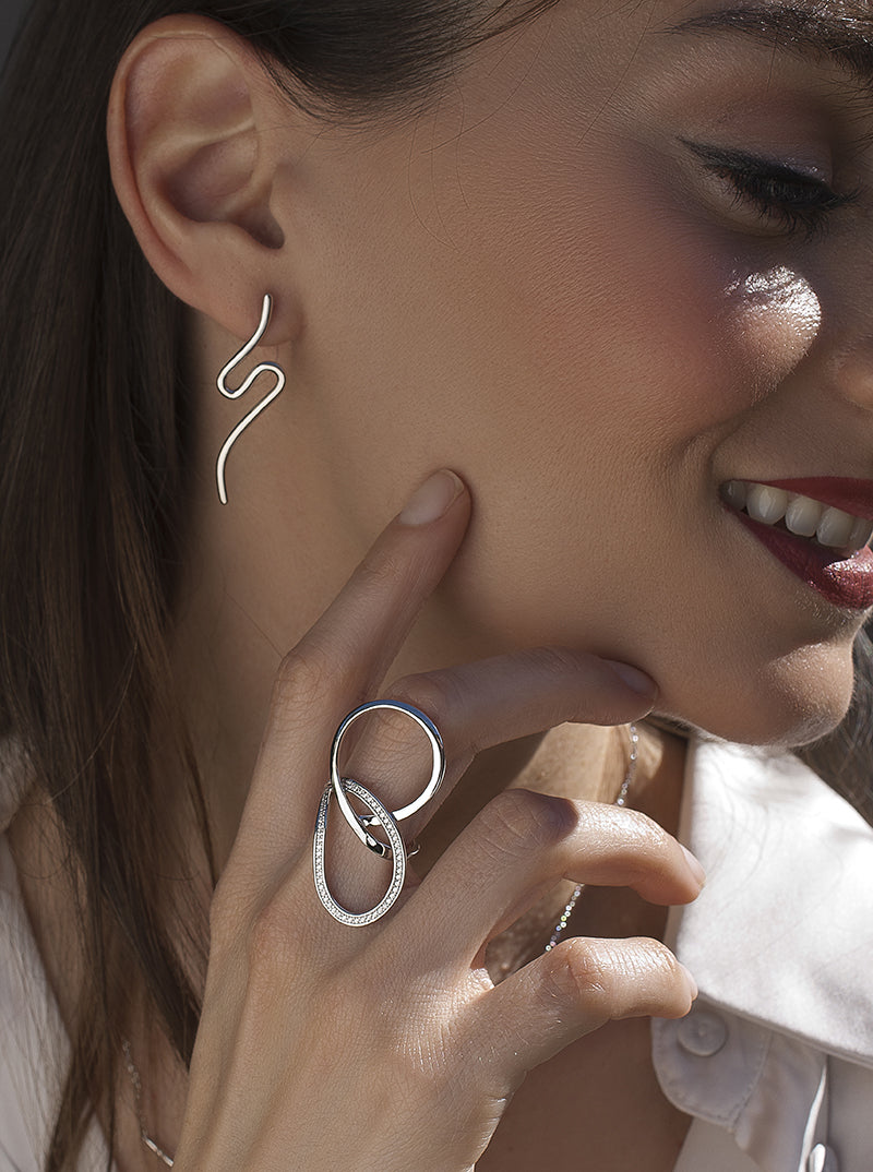 bagues de argent design avec deux larmes entrelacées
