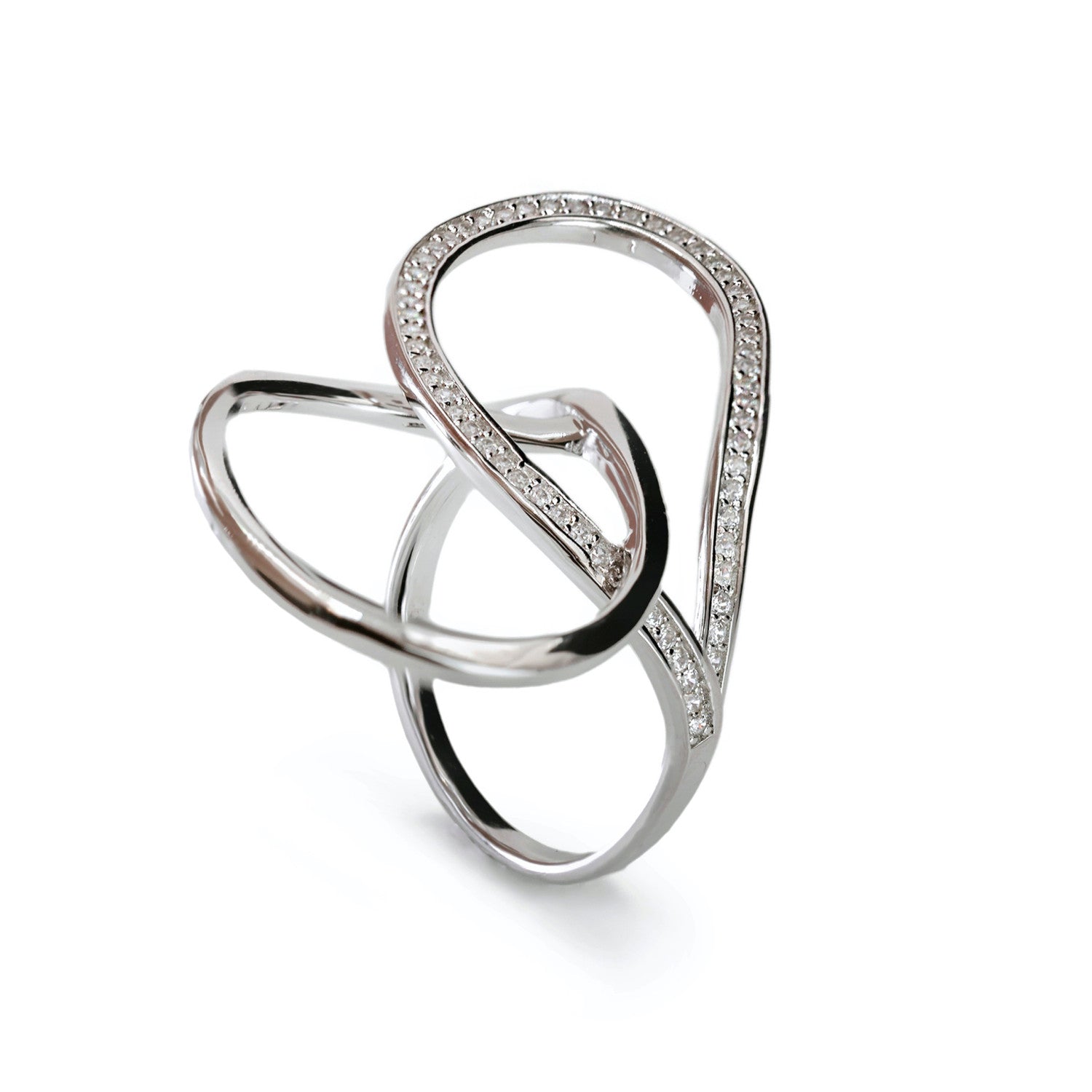 bagues de argent design avec deux larmes entrelacées