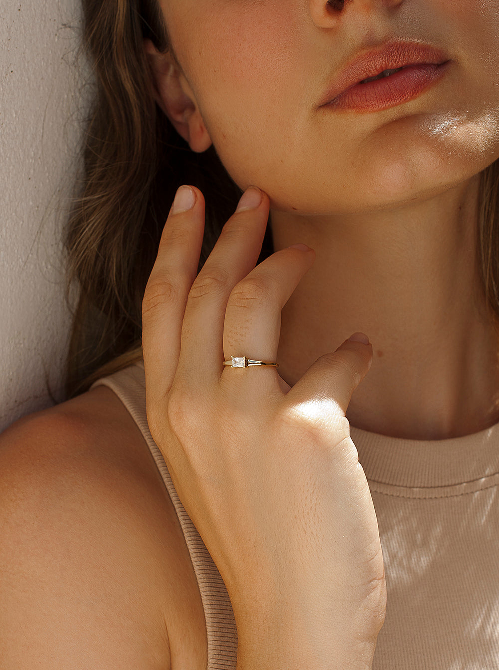 Anillos finos de plata cuarzo adamantino central bañado en oro-LINEARGENT