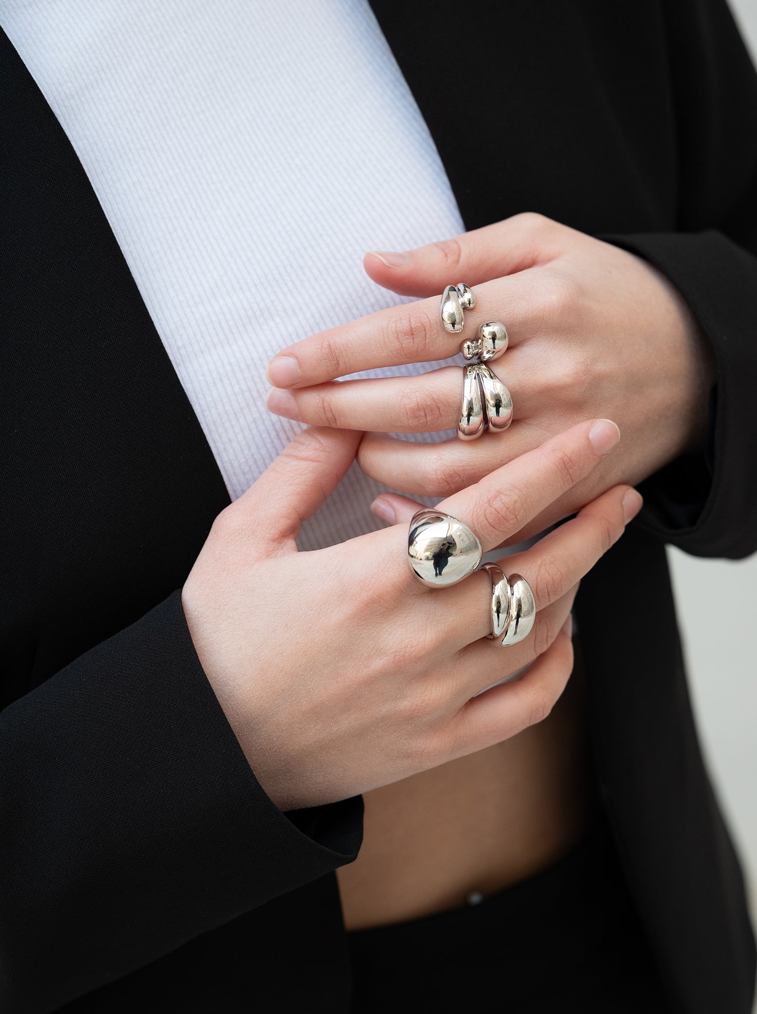 Rings Large design irregular circular in smooth silver