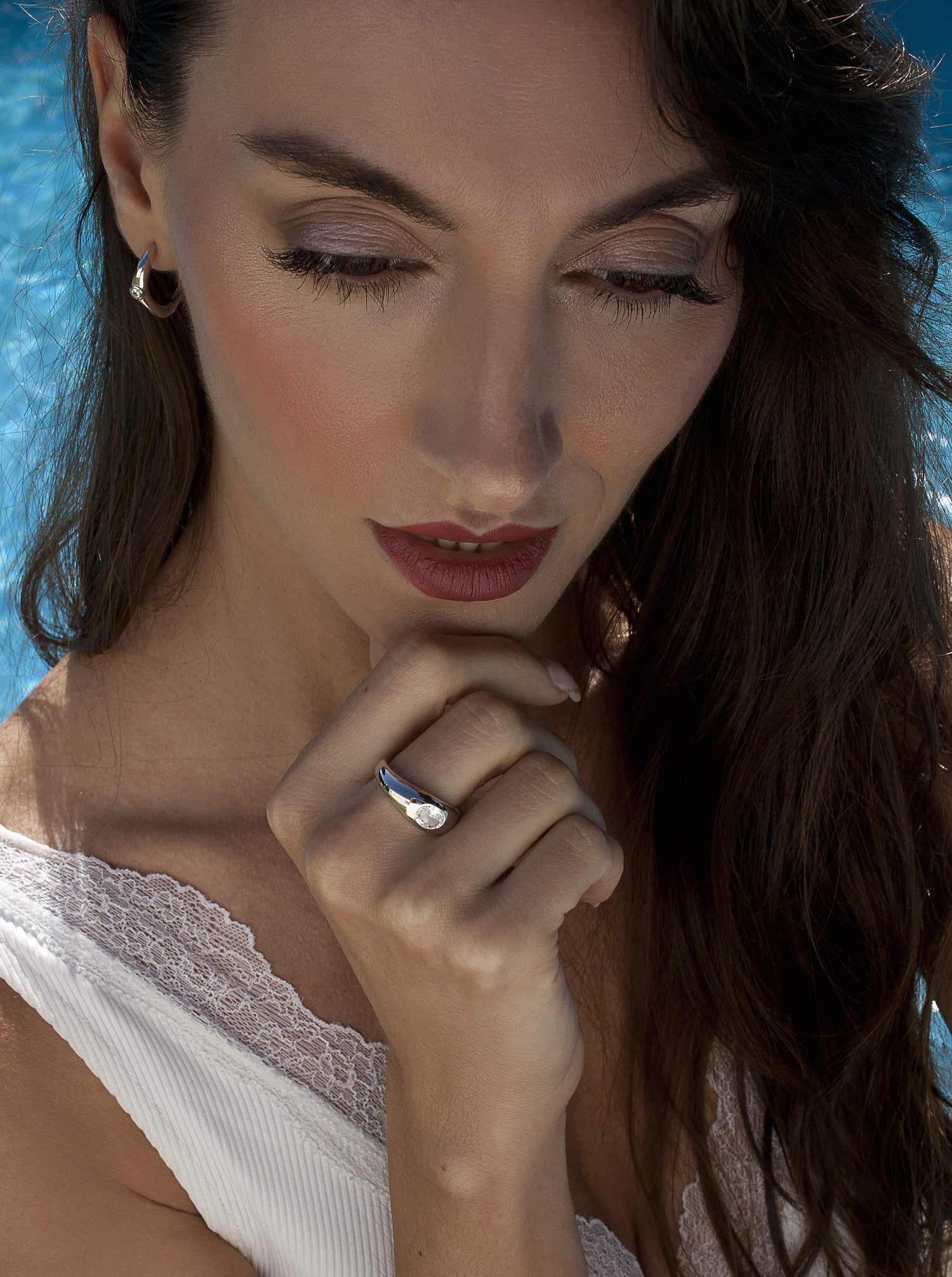 Aros de plata con diseño orgánico y circonita