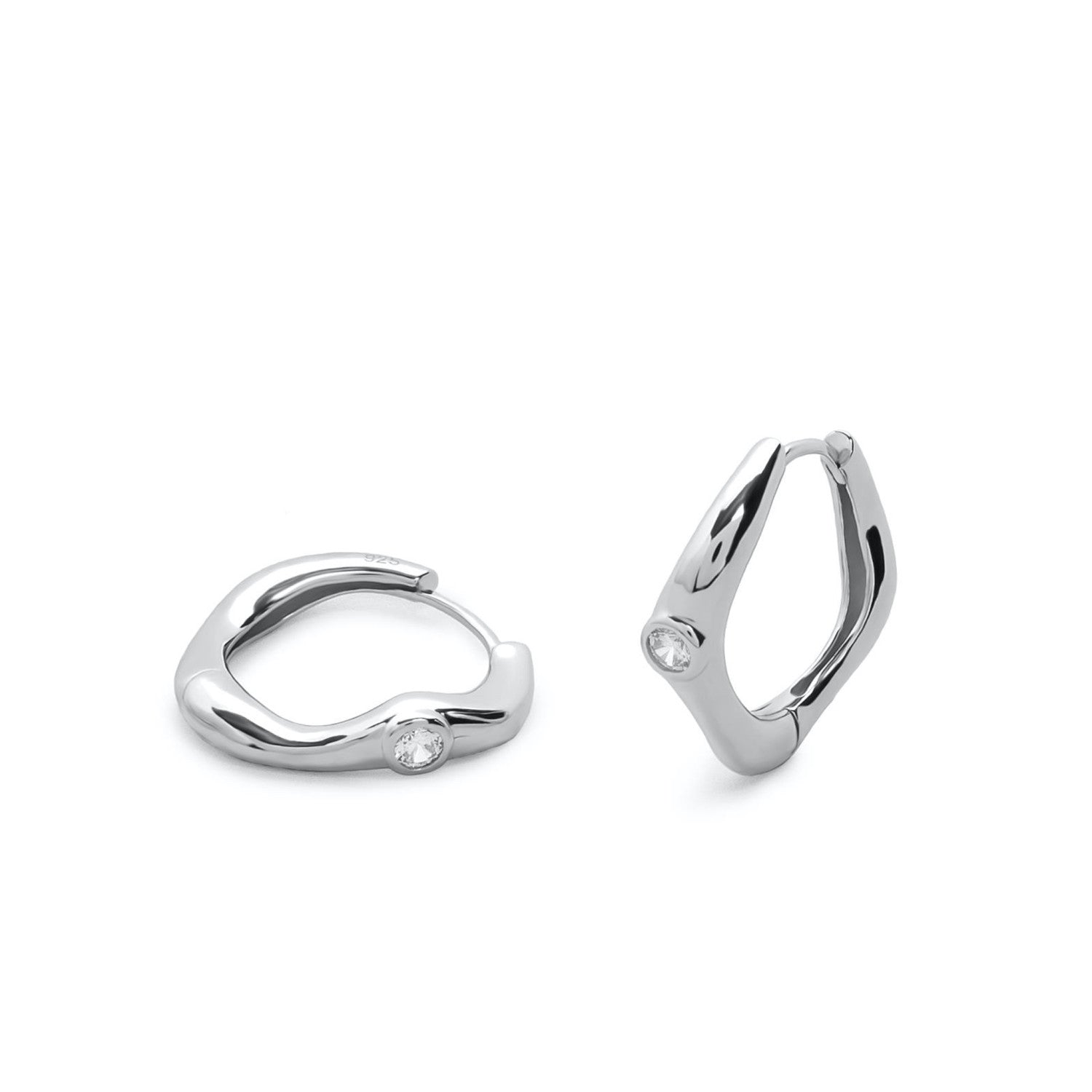 Aros de plata con diseño orgánico y circonita